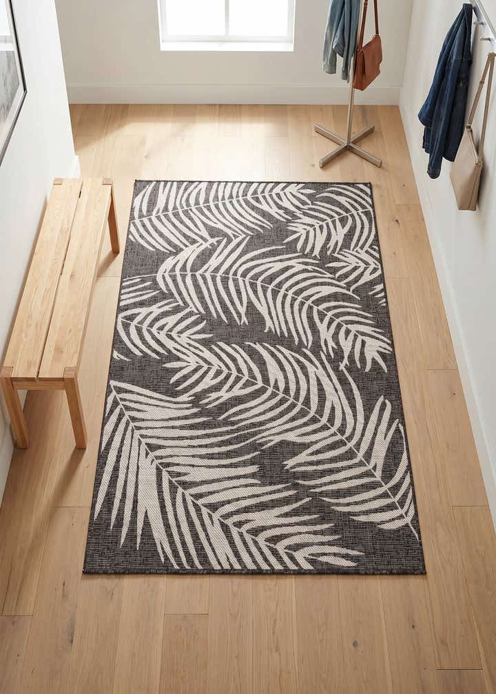 4' x 6' Easy-Clean Botanical Indoor / Outdoor Rug