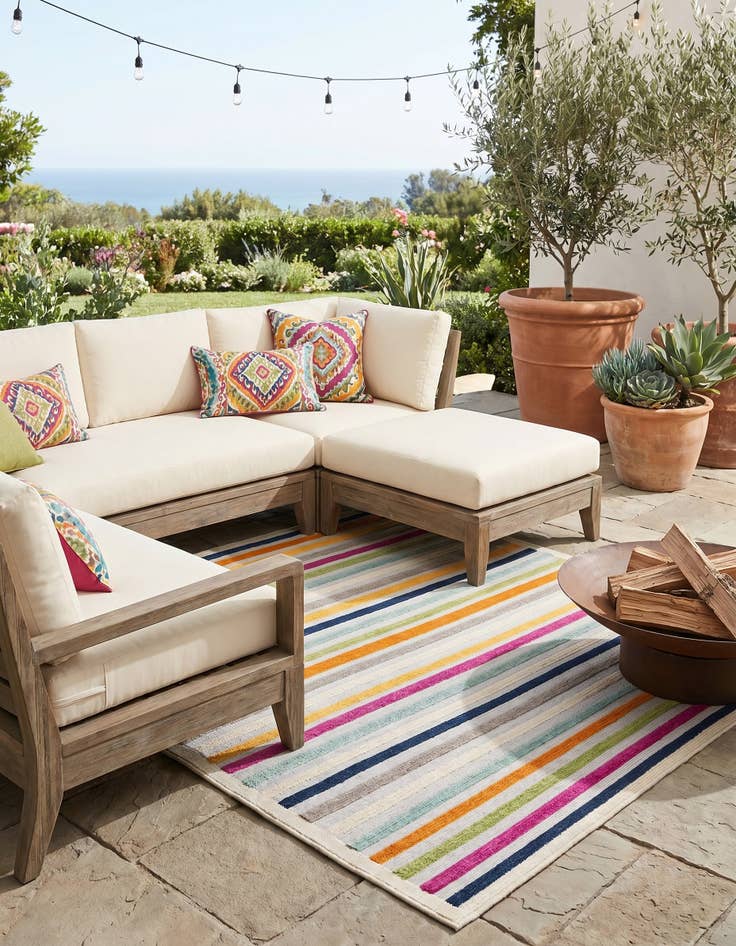 Detail image of 7' 10 x 7' 10 Easy-Clean Aruba Indoor / Outdoor Square Rug