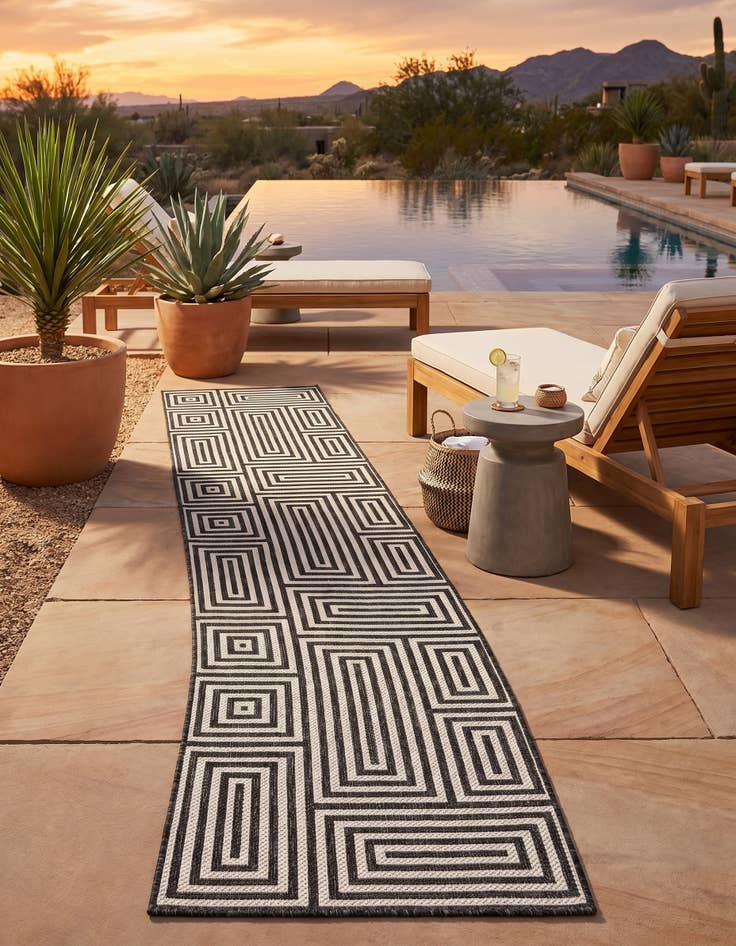 Detail image of 2' 7 x 12' Easy-Clean Modern Indoor / Outdoor Runner Rug