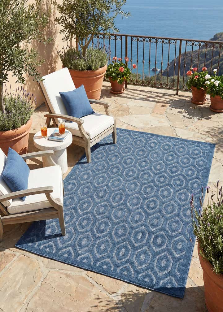 5' 3 x 8' Easy-Clean Trellis Textured Indoor / Outdoor Rug