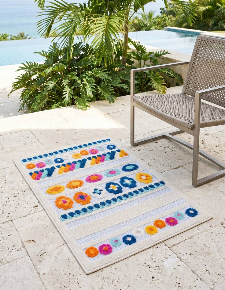 Detail image of 2' x 3' Easy-Clean Aruba Indoor / Outdoor Rug