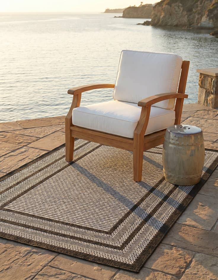 Detail image of 3' 3 x 5' Easy-Clean Border Indoor / Outdoor Rug