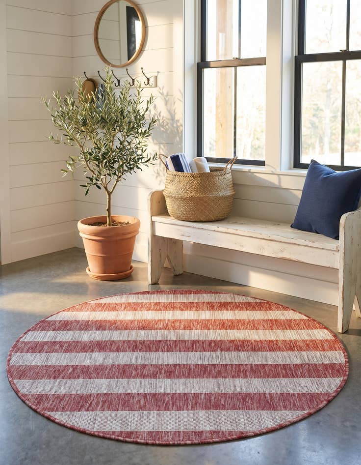 Detail image of 4' x 4' Easy-Clean Striped Indoor / Outdoor Round Rug
