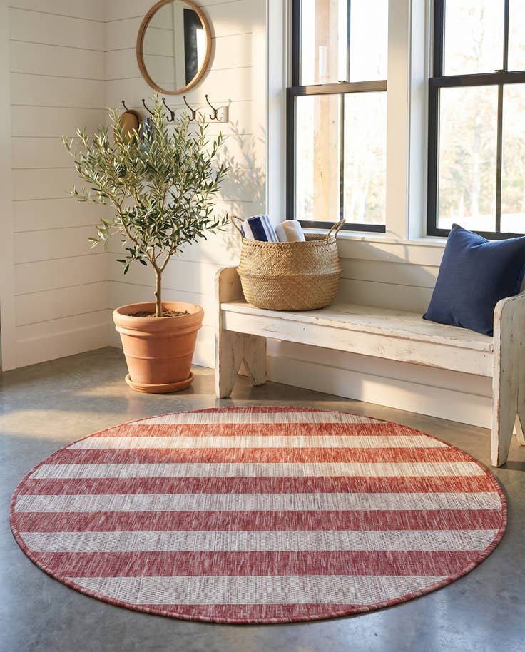 Detail image of 4' x 4' Easy-Clean Ribbon Indoor / Outdoor Round Rug