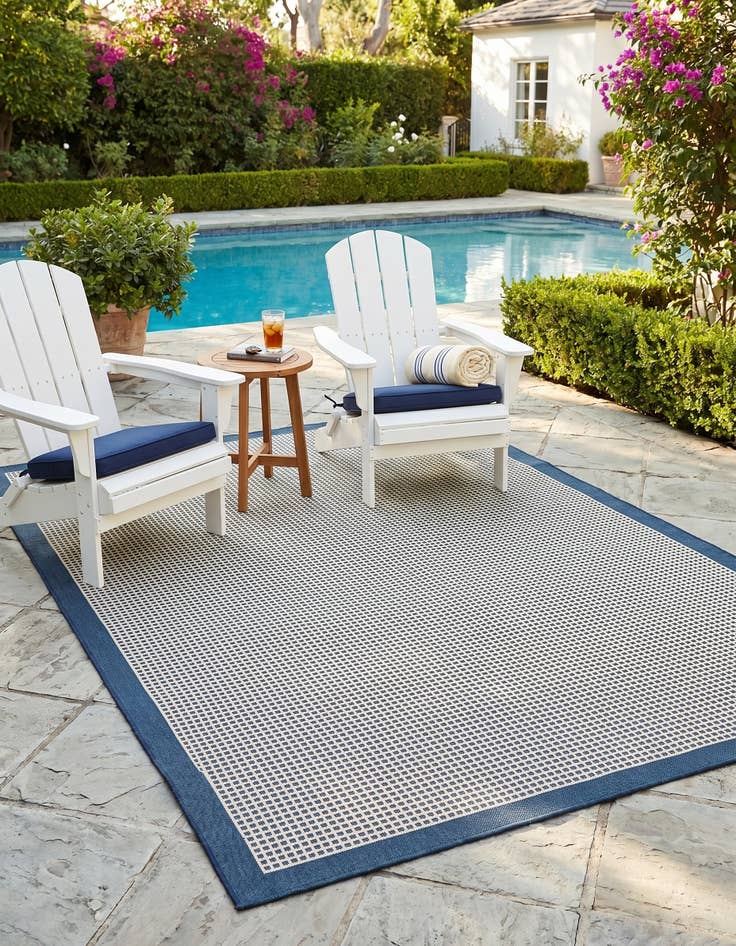 Detail image of 6' x 9' Easy-Clean Border Indoor / Outdoor Rug