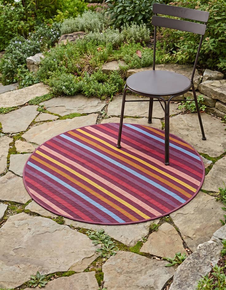 Detail image of 3' x 3' Easy-Clean Striped Indoor / Outdoor Round Rug