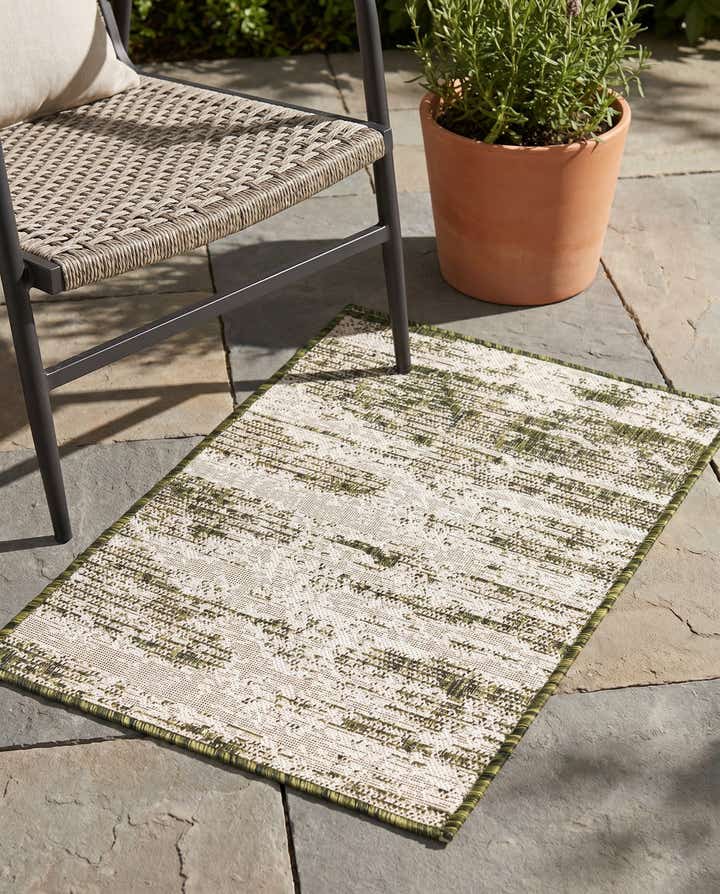 2' x 3' Easy-Clean Modern Indoor / Outdoor Rug