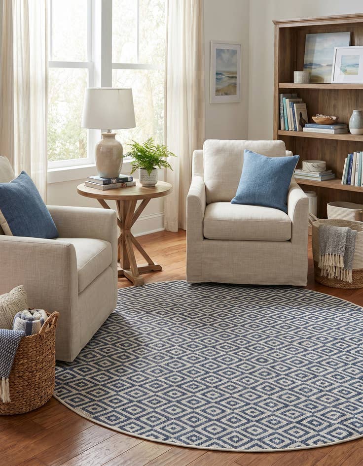 Detail image of 7' x 7' Easy-Clean Jill Zarin Indoor / Outdoor Round Rug