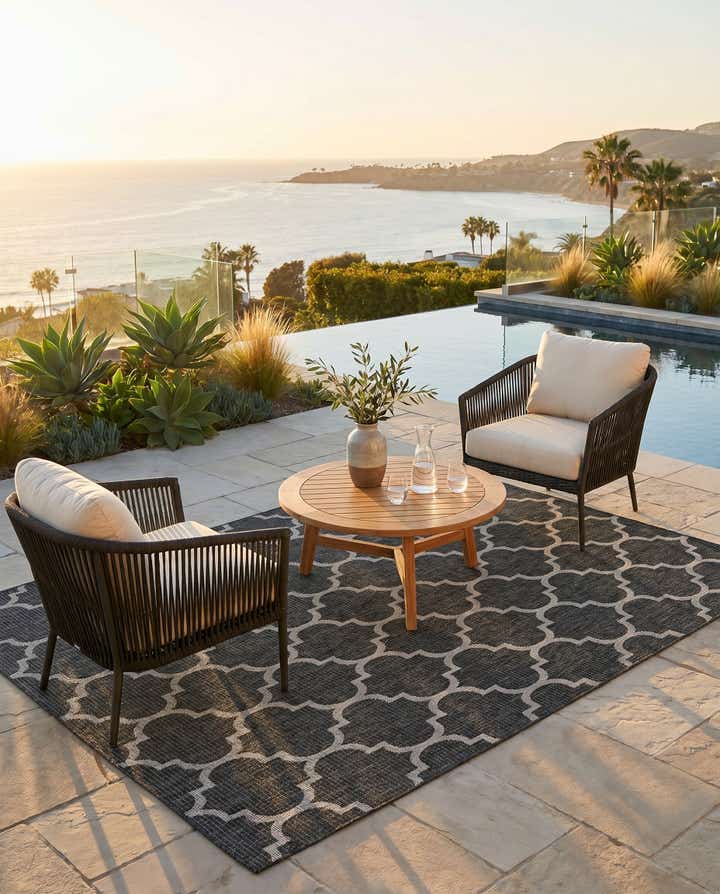 7' 10 x 10' Easy-Clean Lattice Indoor / Outdoor Rug