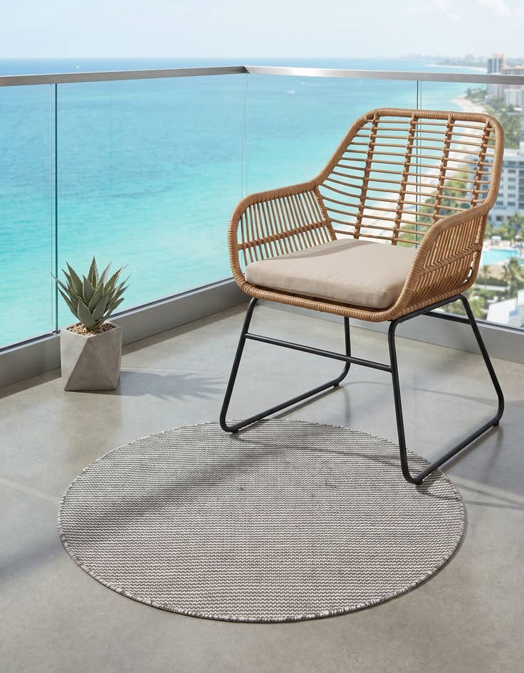 Detail image of 3' 3 x 3' 3 Easy-Clean Jill Zarin Palm Springs Indoor / Outdoor Round Rug
