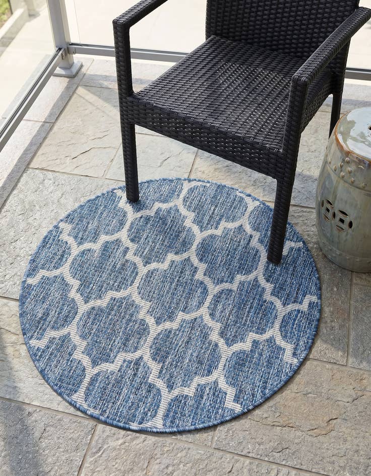 Detail image of 3' x 3' Easy-Clean Lattice Indoor / Outdoor Round Rug