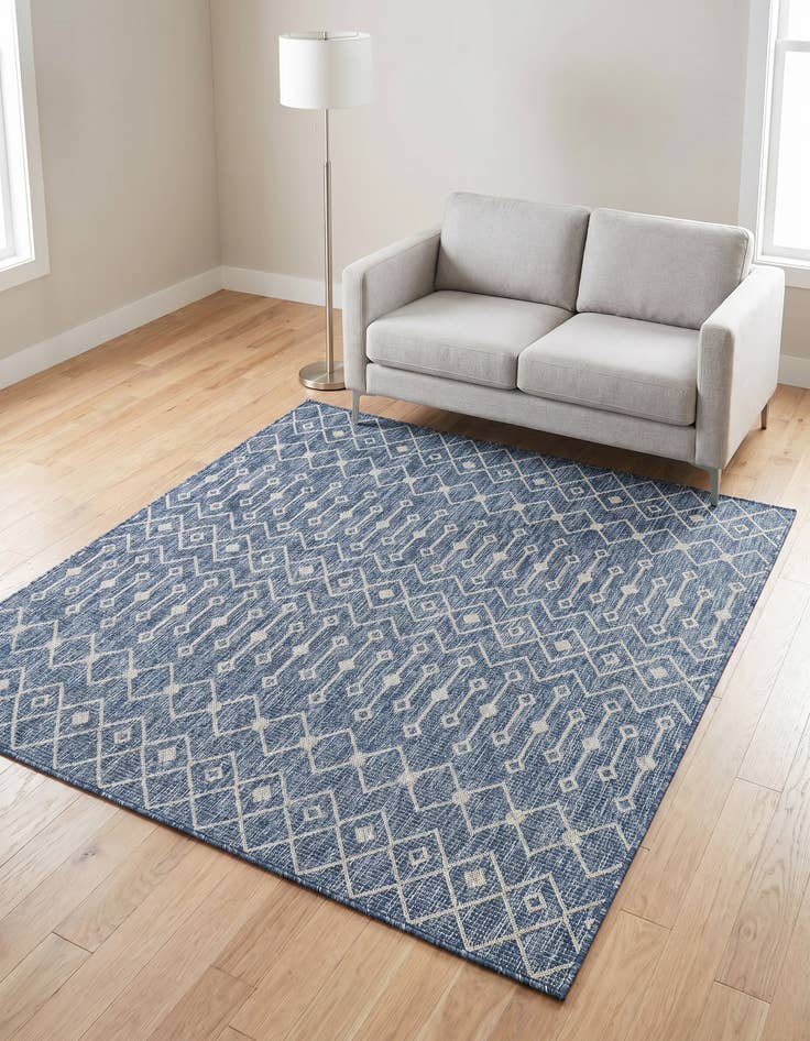 Detail image of 6' x 6' Easy-Clean Lattice Indoor / Outdoor Square Rug