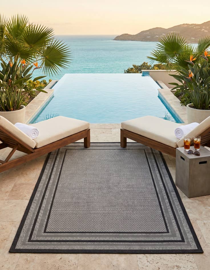 Detail image of 5' 3 x 8' Easy-Clean Border Indoor / Outdoor Rug
