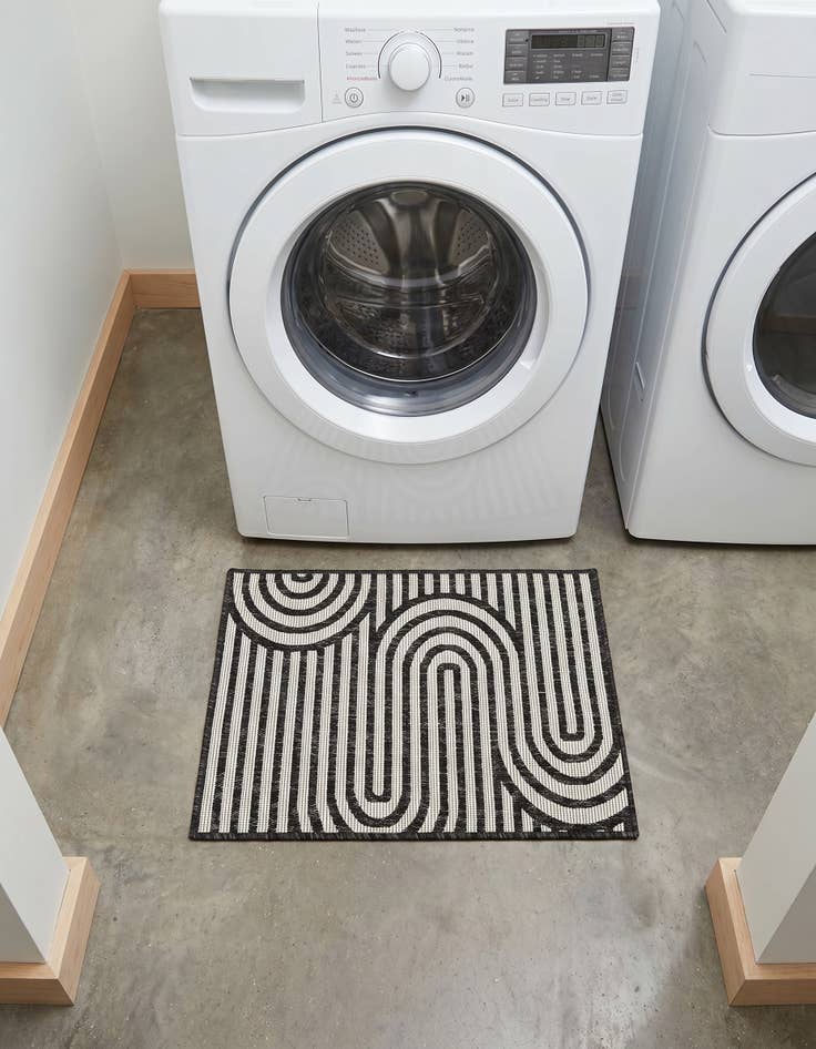 Detail image of 2' x 3' Easy-Clean Modern Indoor / Outdoor Rug