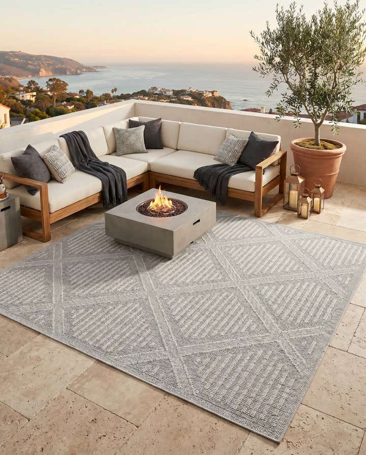 7' 10 x 7' 10 Easy-Clean Trellis Indoor / Outdoor Square Rug