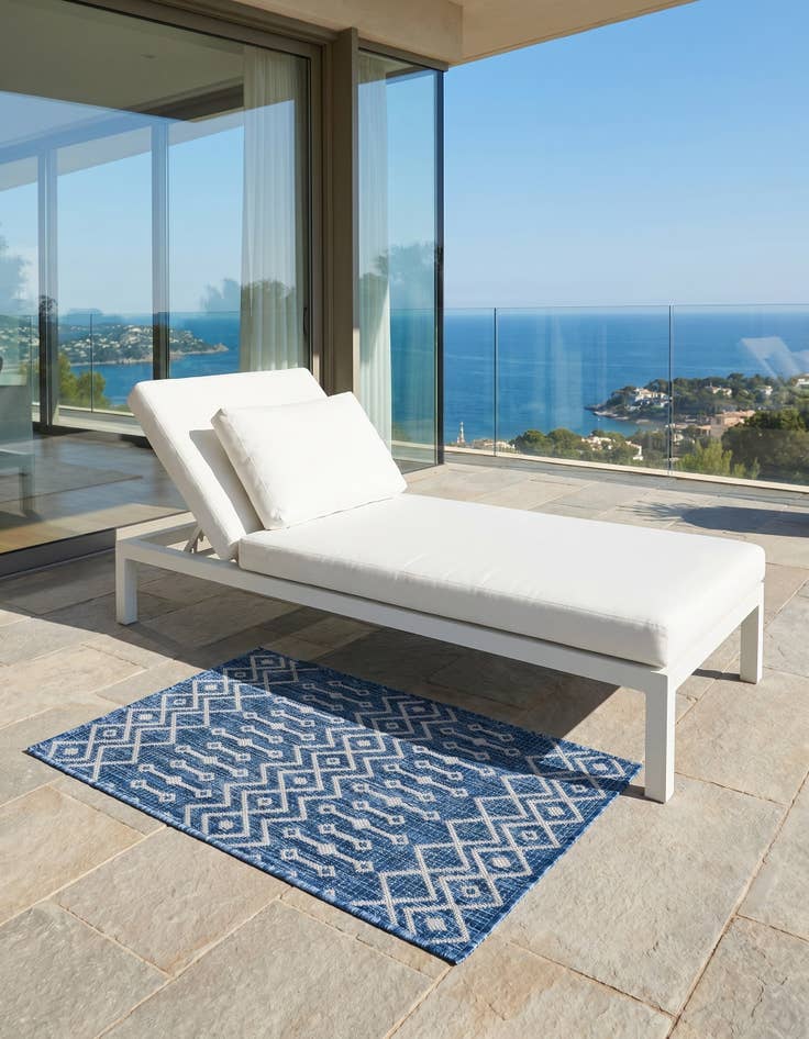 Detail image of 2' x 3' Easy-Clean Trellis Indoor / Outdoor Rug