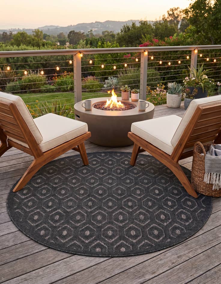 Detail image of 5' 3 x 5' 3 Easy-Clean Trellis Textured Indoor / Outdoor Round Rug