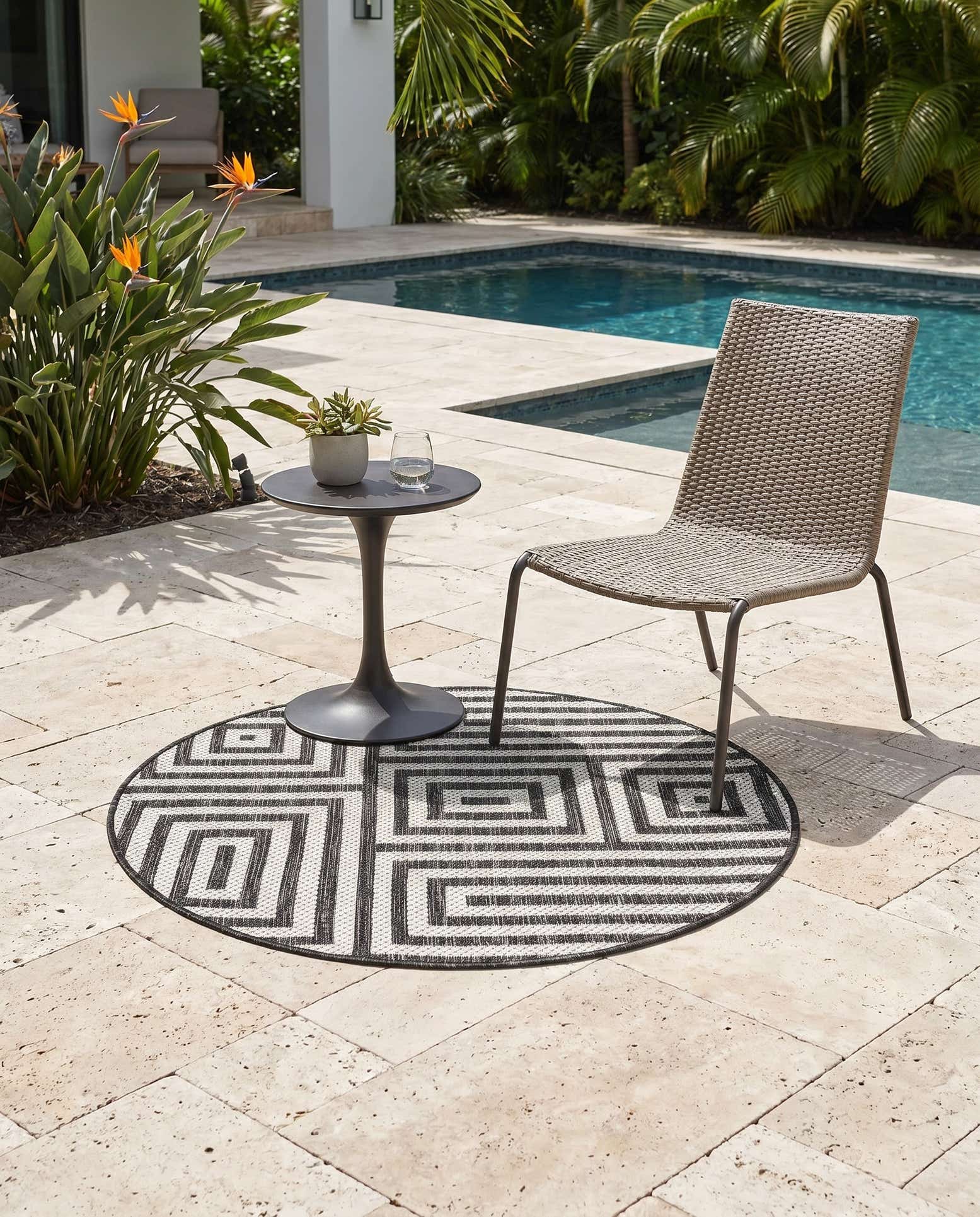 3' x 3' Easy-Clean Modern Indoor / Outdoor Round Rug