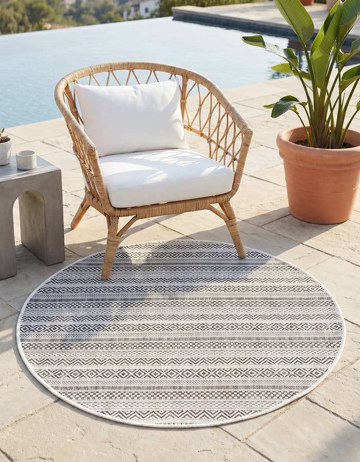 Detail image of 4' x 4' Easy-Clean Ribbon Indoor / Outdoor Round Rug