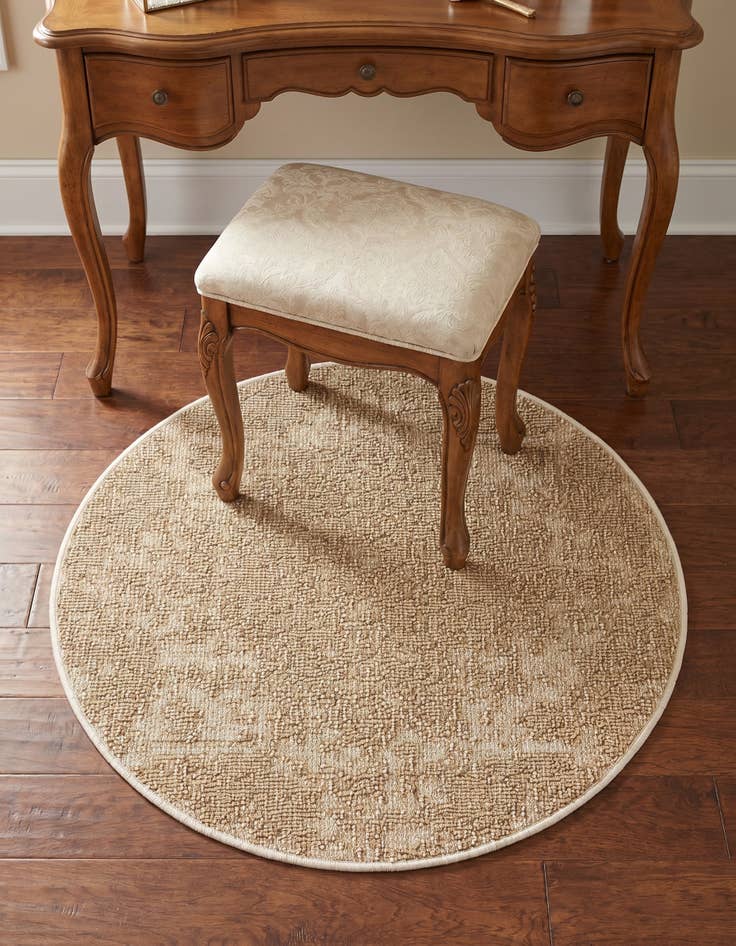 Detail image of 3' 1 x 3' 1 Easy-Clean Traditional Indoor / Outdoor Round Rug