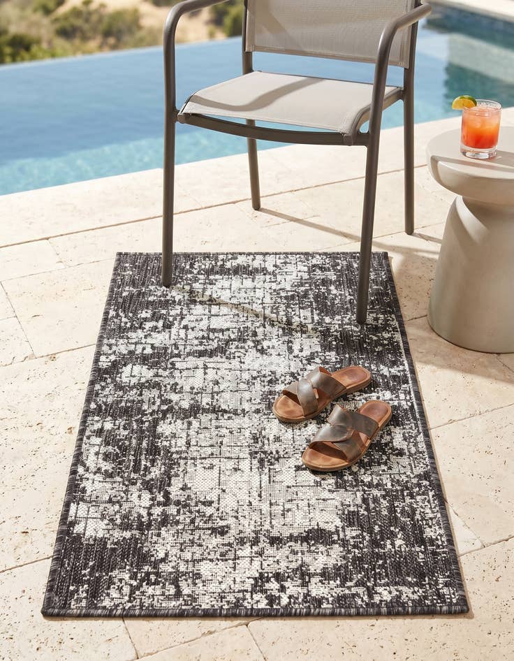 Detail image of 2' x 3' Easy-Clean Modern Indoor / Outdoor Rug