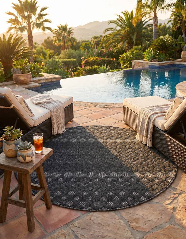 Detail image of 4' x 4' Easy-Clean Trellis Textured Indoor / Outdoor Round Rug
