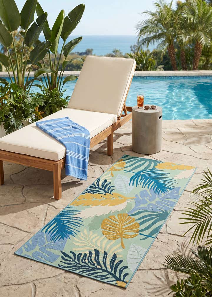 2' 7 x 5' 3 Easy-Clean Botanical Indoor / Outdoor Runner Rug