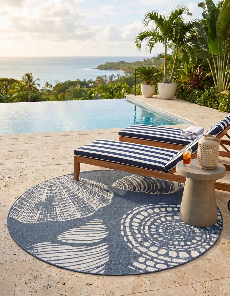 Detail image of 7' x 7' Easy-Clean Coastal Indoor / Outdoor Round Rug