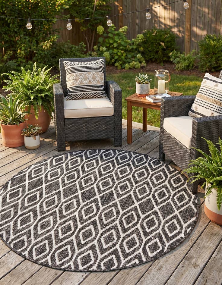 Detail image of 4' x 4' Easy-Clean Jill Zarin Turks and Caicos Indoor / Outdoor Round Rug
