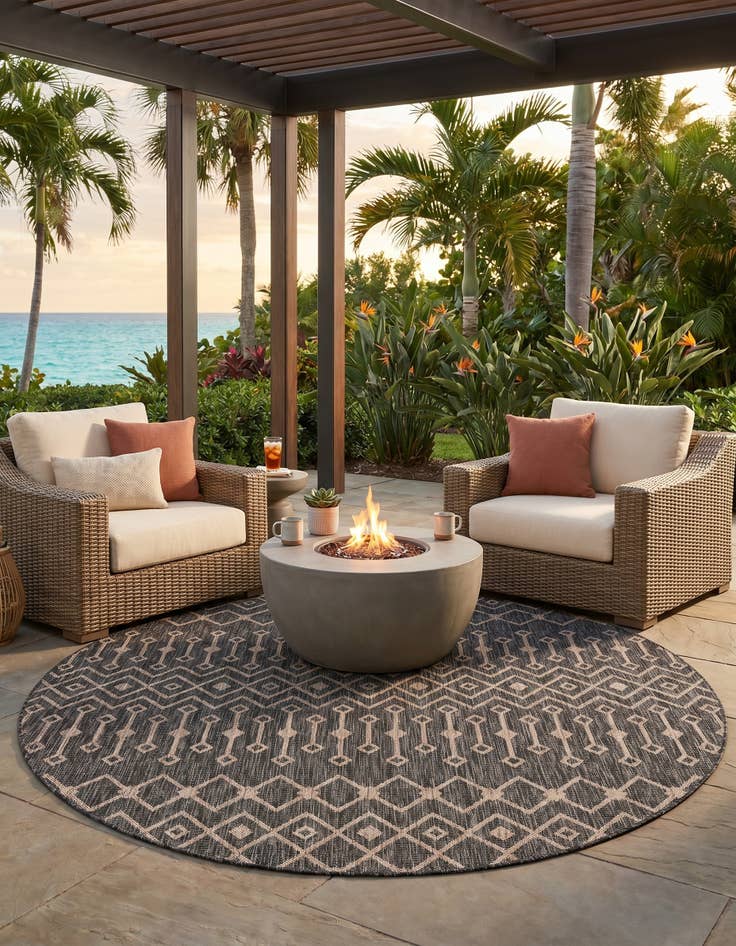 Detail image of 7' 10 x 7' 10 Easy-Clean Lattice Indoor / Outdoor Round Rug