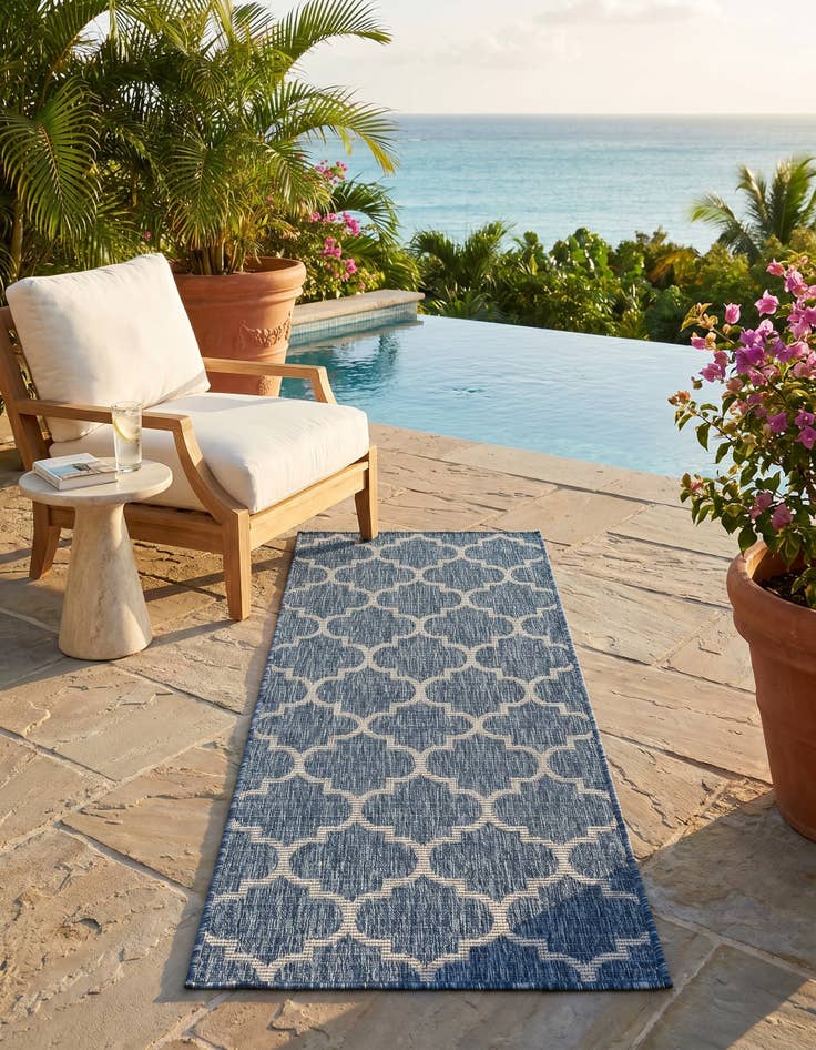 Detail image of 2' x 6' Easy-Clean Lattice Indoor / Outdoor Runner Rug