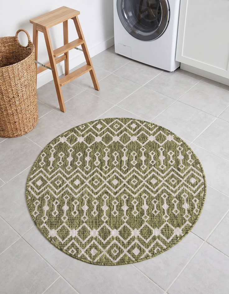 Detail image of 3' x 3' Easy-Clean Trellis Indoor / Outdoor Round Rug