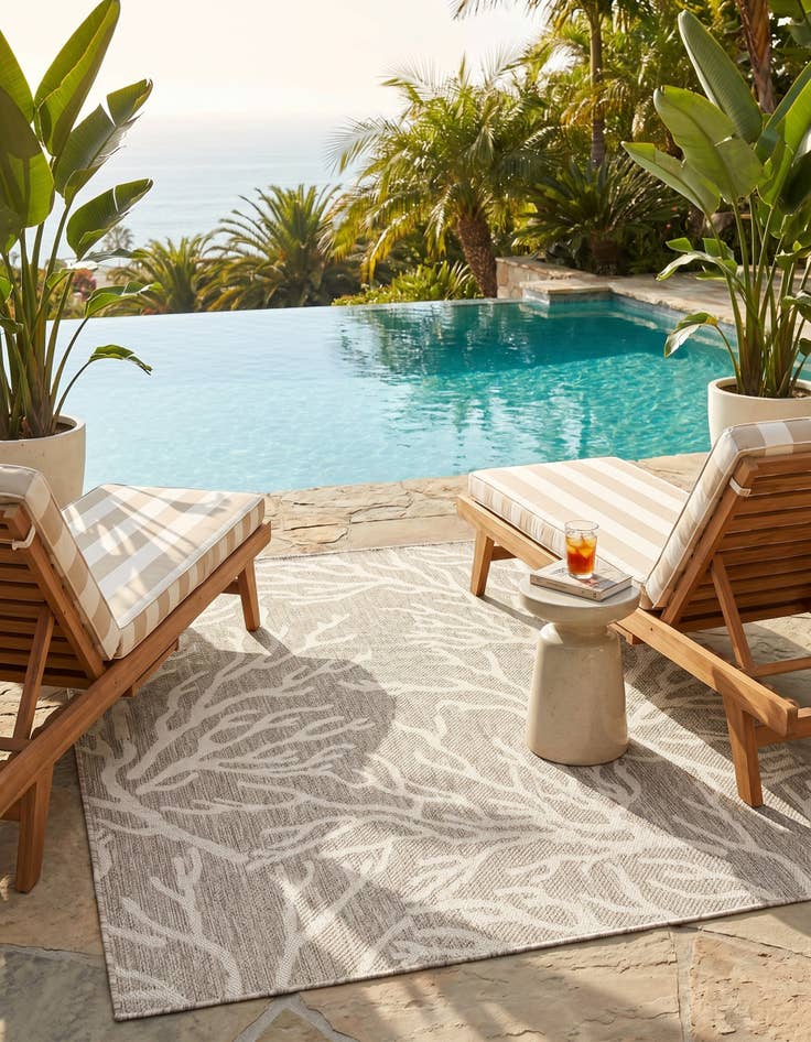 Detail image of 5' 3 x 7' Easy-Clean Coastal Indoor / Outdoor Rug