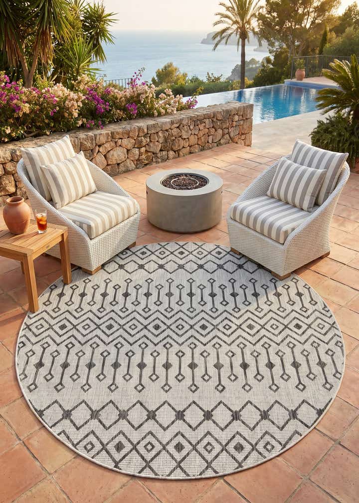7' 10 x 7' 10 Easy-Clean Lattice Indoor / Outdoor Round Rug