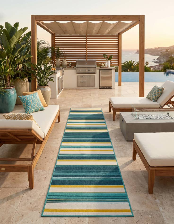 Detail image of 2' 7 x 12' Easy-Clean Border Indoor / Outdoor Runner Rug