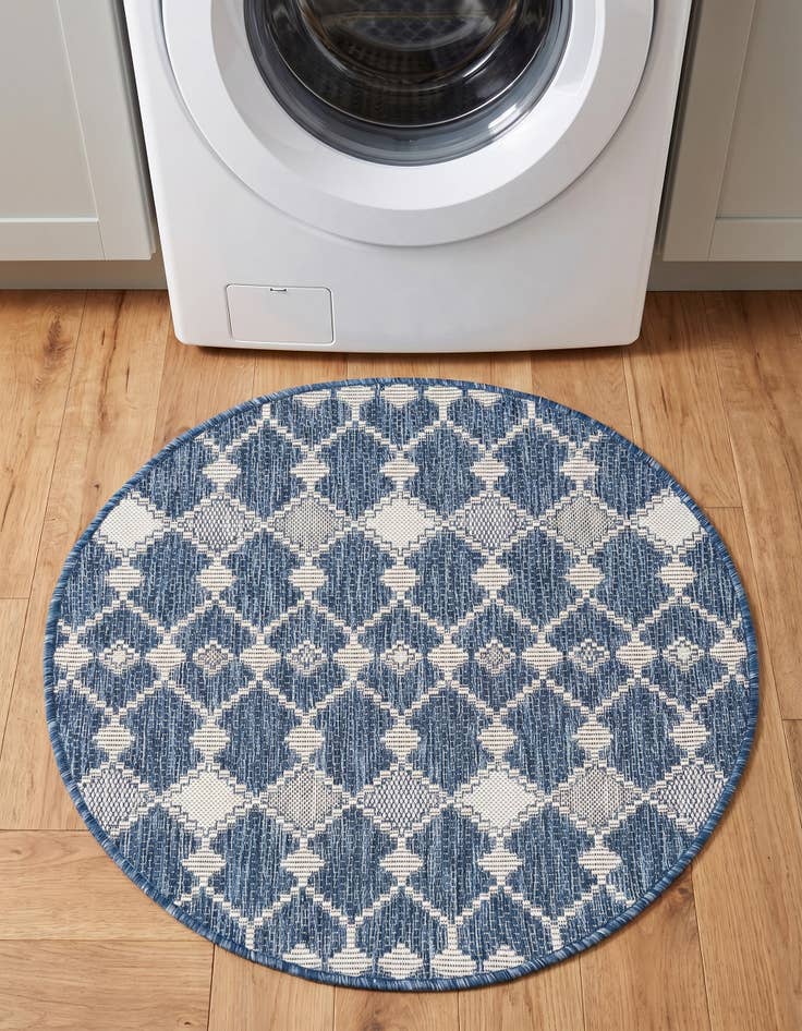 Detail image of 3' x 3' Easy-Clean Trellis Indoor / Outdoor Round Rug
