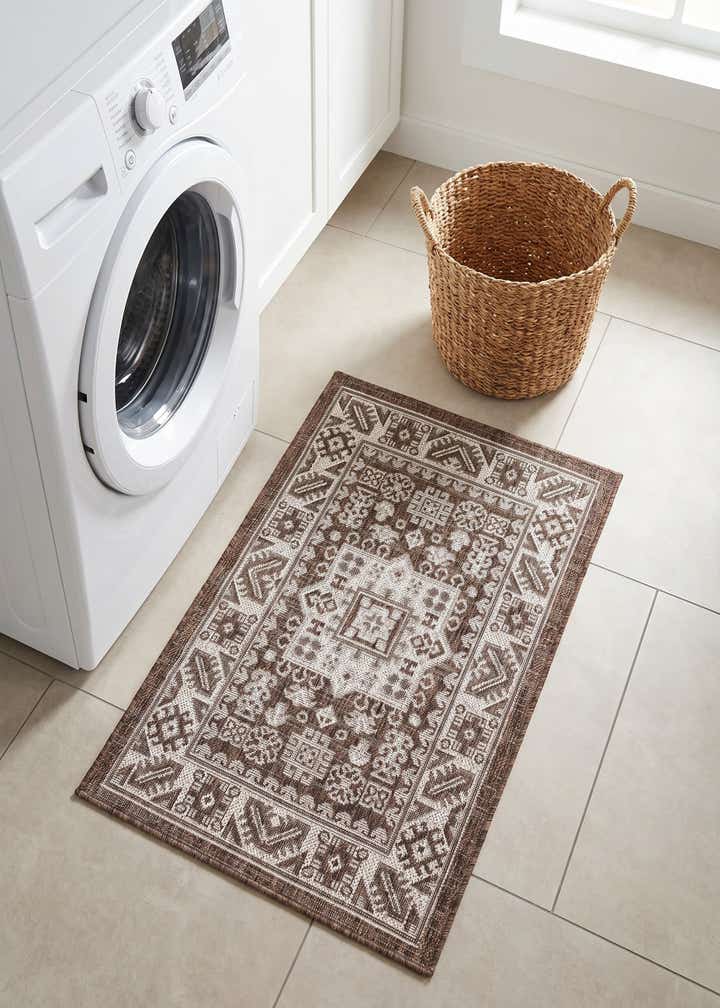 2' x 3' Easy-Clean Aztec Indoor / Outdoor Rug
