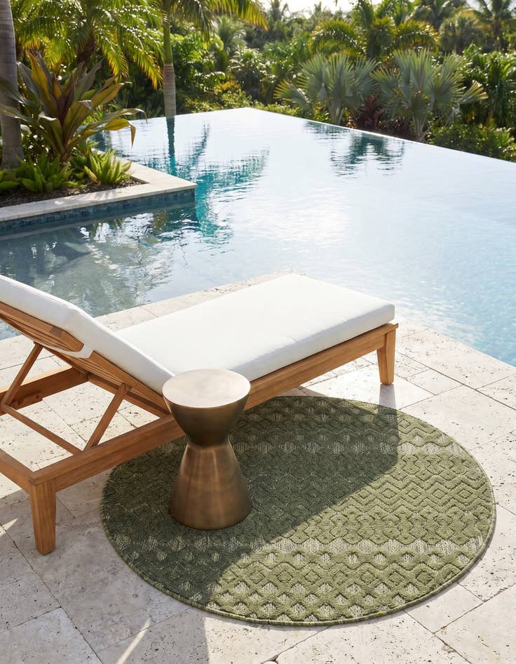 Detail image of 4' x 4' Easy-Clean Trellis Textured Indoor / Outdoor Round Rug