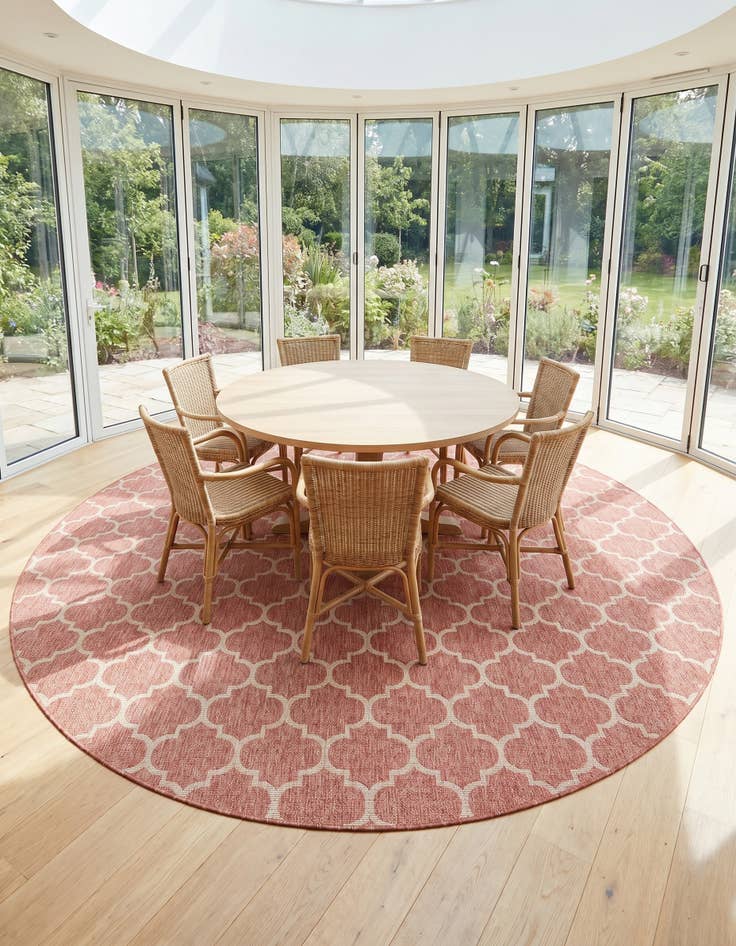 Detail image of 13' x 13' Easy-Clean Lattice Indoor / Outdoor Round Rug