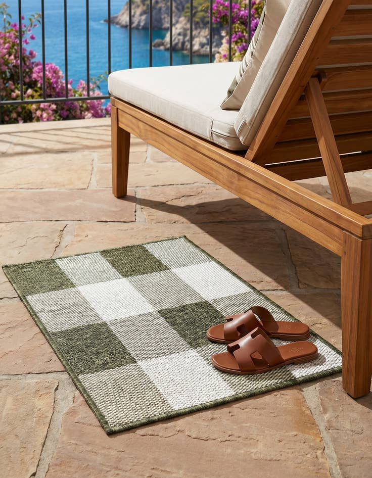 Detail image of 2' x 3' Easy-Clean Checkered Indoor / Outdoor Rug