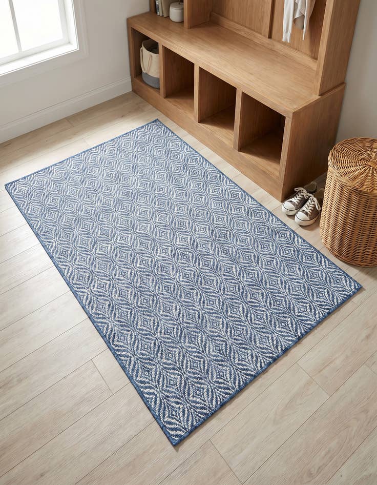 Detail image of 4' x 6' Easy-Clean Trellis Indoor / Outdoor Rug