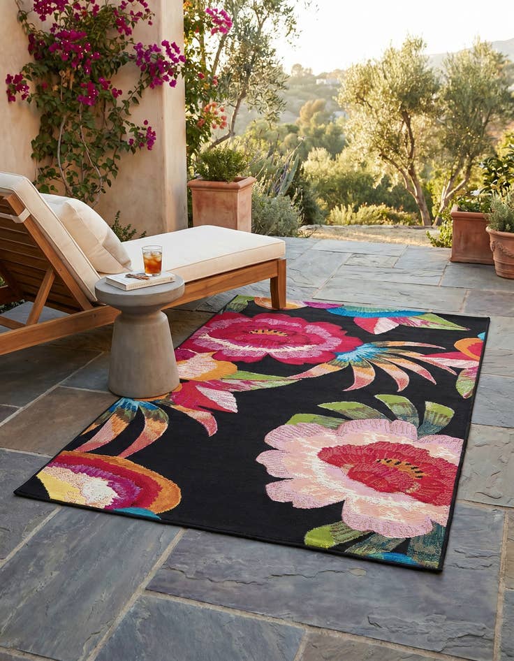 Detail image of 3' 3 x 5' 3 Easy-Clean Botanical Indoor / Outdoor Rug