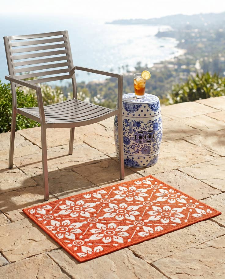 Detail image of 2' x 3' Easy-Clean Lattice Indoor / Outdoor Rug