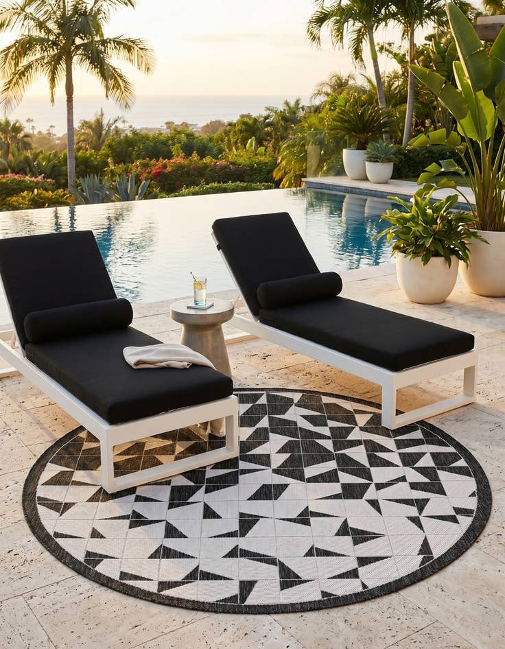 Detail image of 6' x 6' Easy-Clean Modern Indoor / Outdoor Round Rug