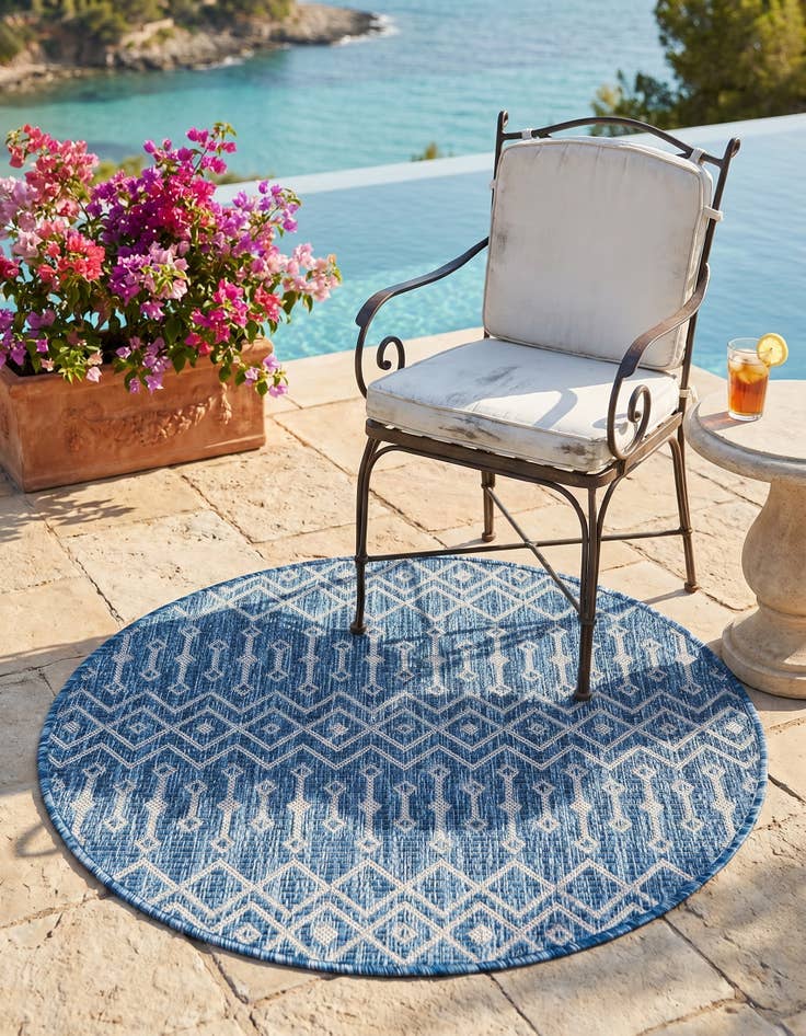Detail image of 3' x 3' Easy-Clean Lattice Indoor / Outdoor Round Rug