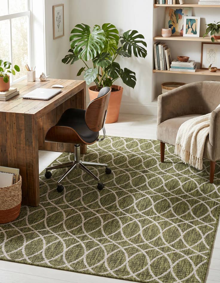 Detail image of 4' x 6' Easy-Clean Trellis Indoor / Outdoor Rug