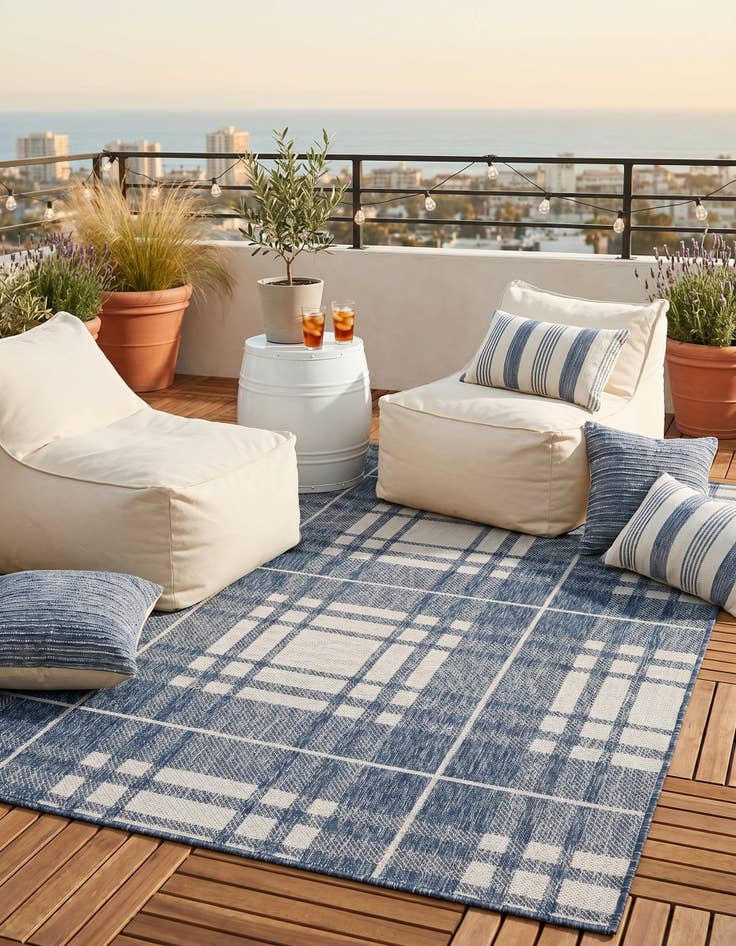 Detail image of 4' x 6' Easy-Clean Checkered Indoor / Outdoor Rug