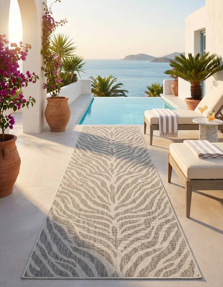 Detail image of 2' 7 x 10' Easy-Clean Safari Indoor / Outdoor Runner Rug