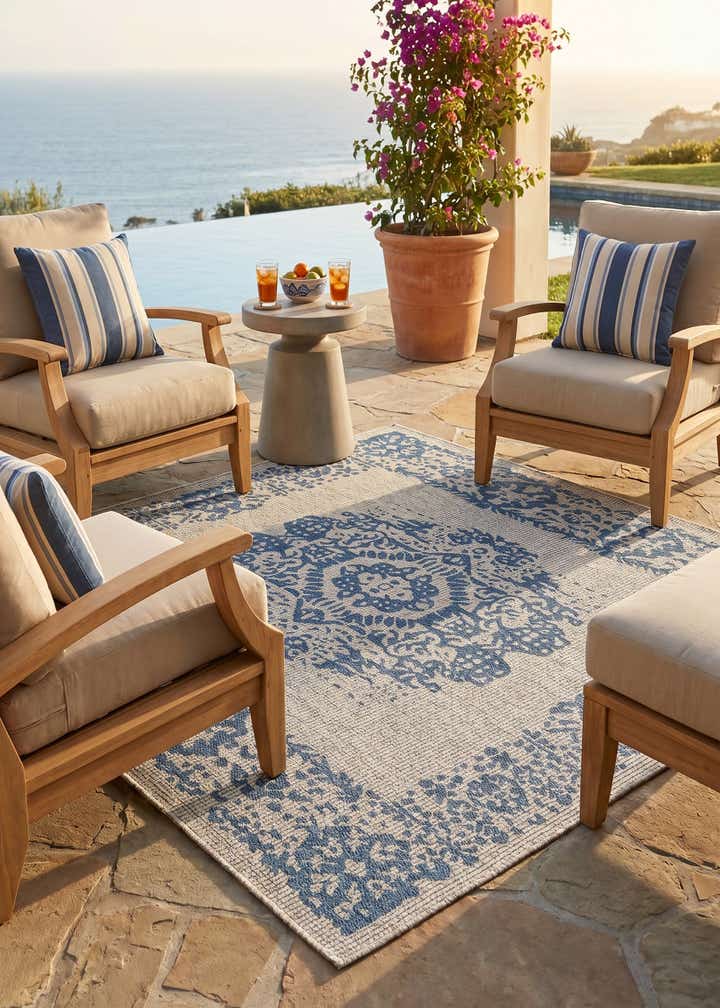 6' x 6' Easy-Clean Traditional Indoor / Outdoor Square Rug