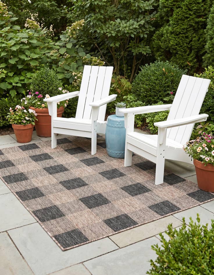 Detail image of 4' x 6' Easy-Clean Checkered Indoor / Outdoor Rug